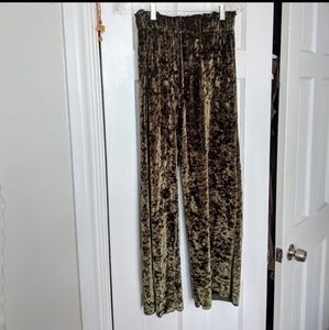 Crushed green velvet pants 🔥🔥